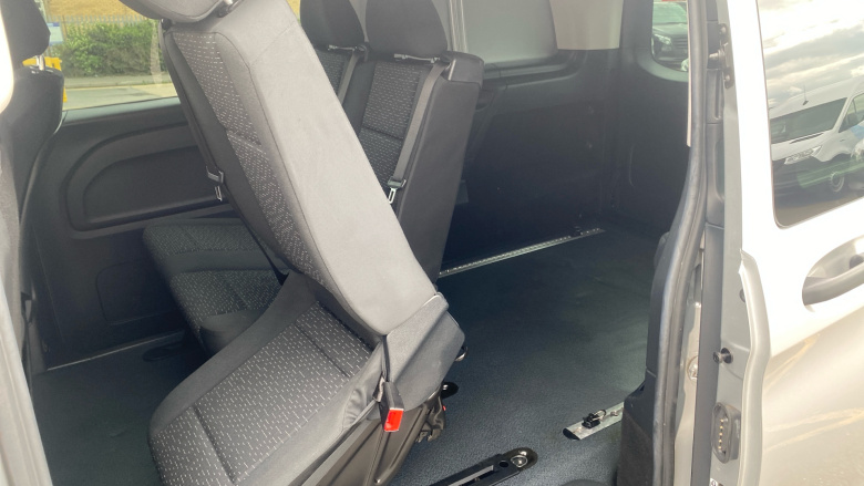 Mercedes-Benz Vito L2 Diesel Rwd 116CDI Premium Crew Van 9G-Tronic